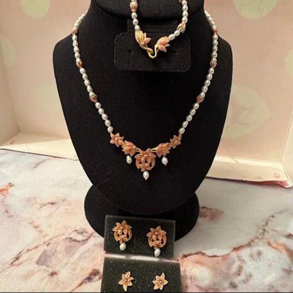 Elegant Freshwater Pearl and Gold-Tone Floral Jewelry Set